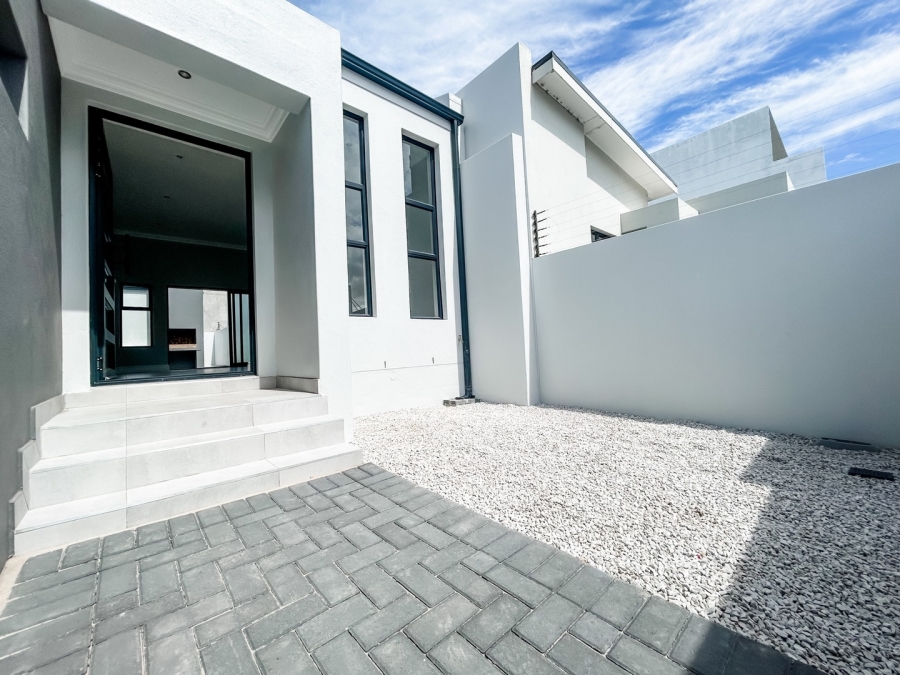 To Let 3 Bedroom Property for Rent in Sandown Western Cape